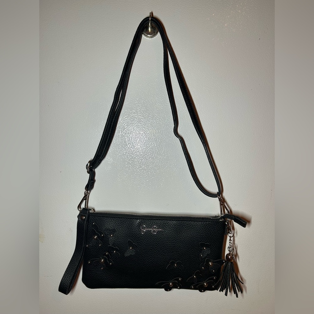 Jessica Simpson Small Crossbody

L: 11in 
H: 6.5in 
W: .5in